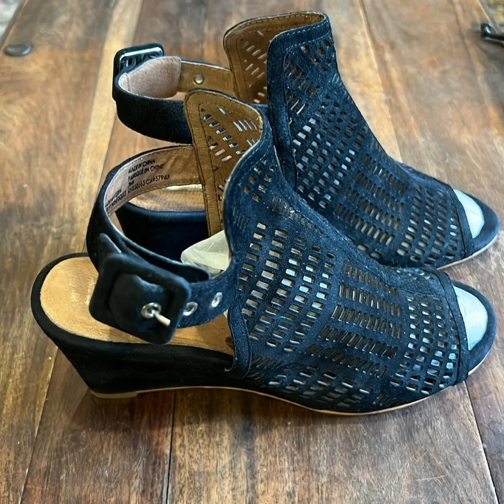 Halogen Nordstrom Women’s Black Suede‎ Wedge Sandal Size 7 1/2